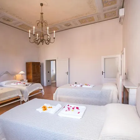 Fiumelatte Sleeps 10 Villa Varenna