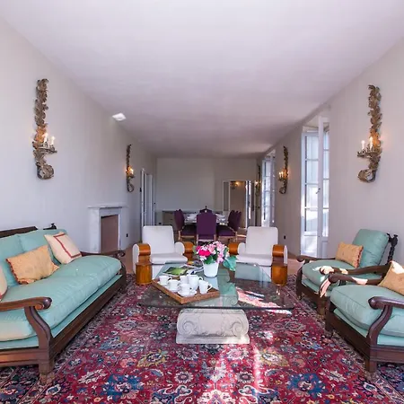 וילה Fiumelatte Sleeps 10 *